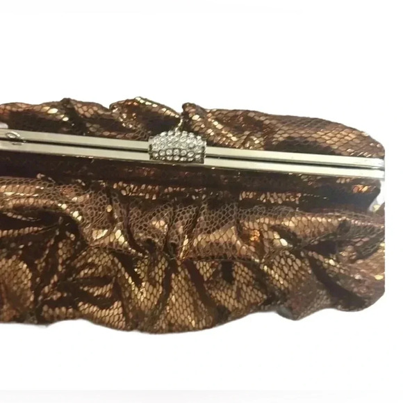 CLUTCH - METALLIC BRONZY COVERED IN SHINY MINI SEQUINED FABRIC
NEW - Picture 1 of 5